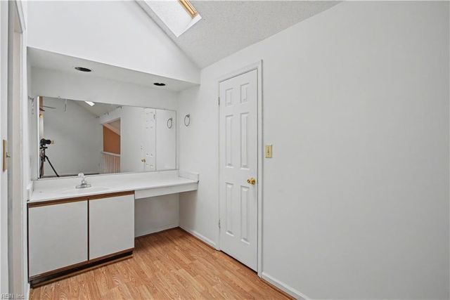 514 Thorncliff Dr Apt 202, Newport News, VA 23608