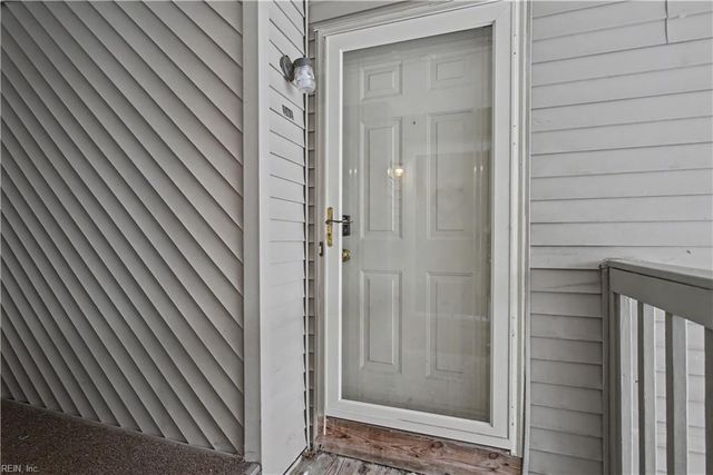 514 Thorncliff Dr Apt 202, Newport News, VA 23608