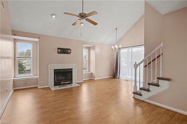 514 Thorncliff Dr Apt 202, Newport News, VA 23608