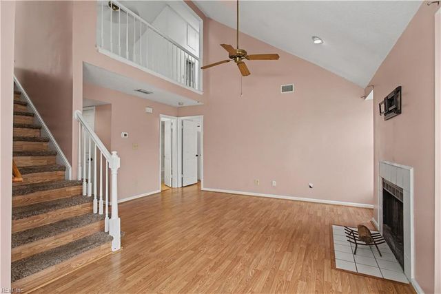 514 Thorncliff Dr Apt 202, Newport News, VA 23608