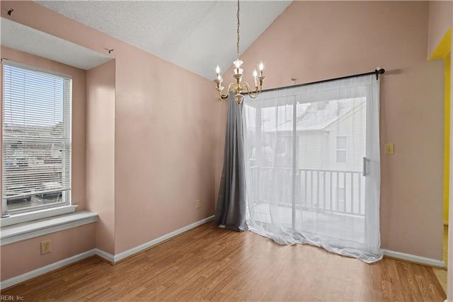 514 Thorncliff Dr Apt 202, Newport News, VA 23608