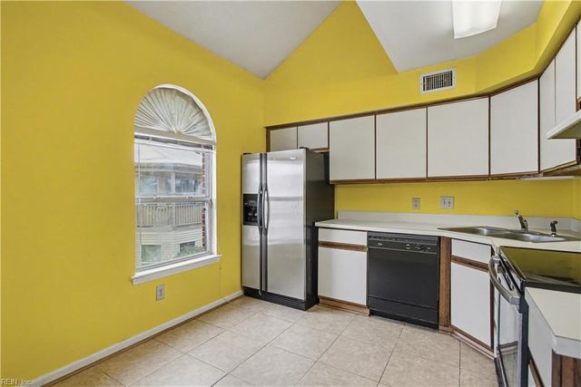 514 Thorncliff Dr Apt 202, Newport News, VA 23608