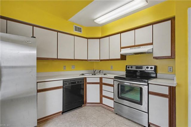 514 Thorncliff Dr Apt 202, Newport News, VA 23608