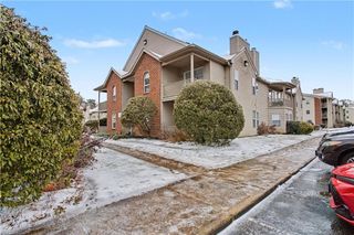 514 Thorncliff Dr Apt 202, Newport News, VA 23608