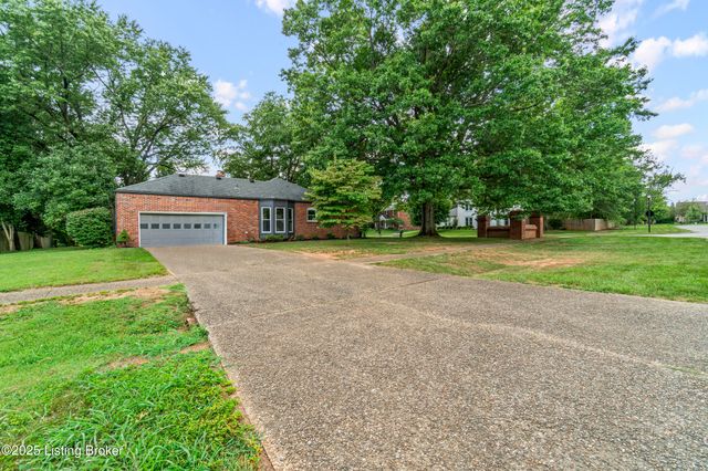 8812 Swan Hill Rd, Louisville, KY 40241