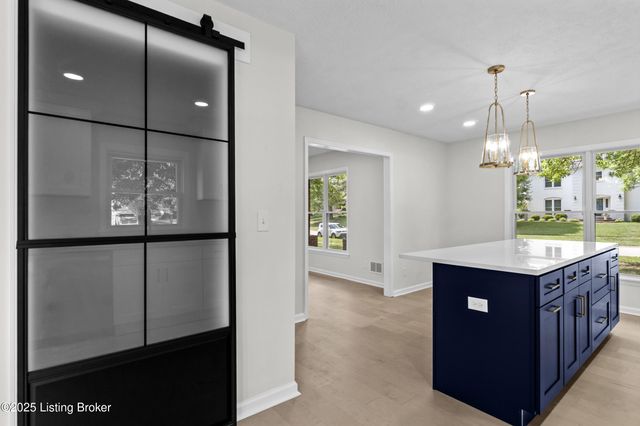 8812 Swan Hill Rd, Louisville, KY 40241