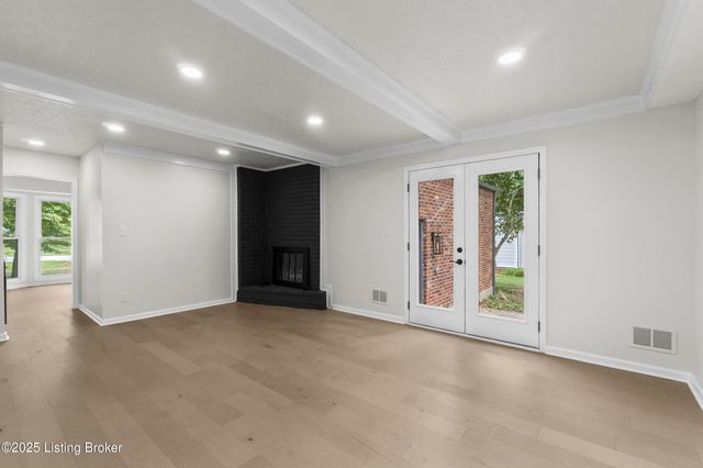 8812 Swan Hill Rd, Louisville, KY 40241