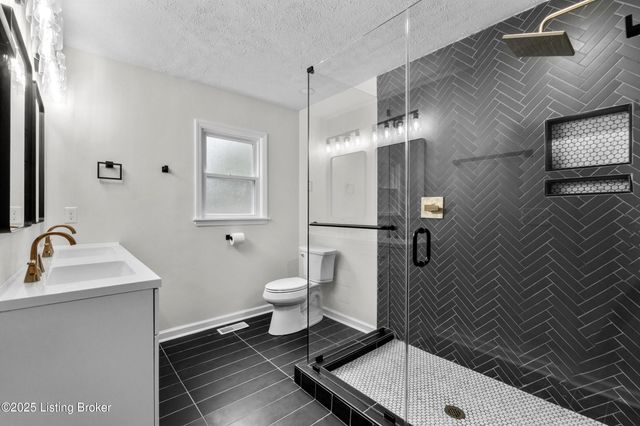 8812 Swan Hill Rd, Louisville, KY 40241