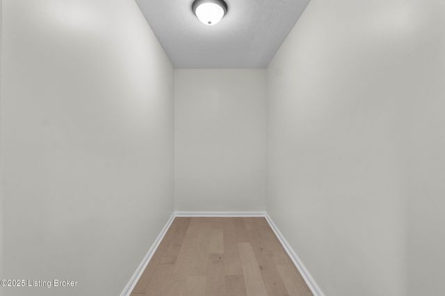 8812 Swan Hill Rd, Louisville, KY 40241