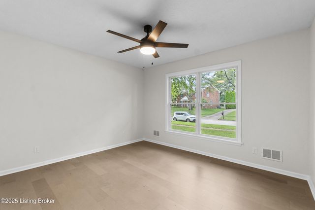 8812 Swan Hill Rd, Louisville, KY 40241