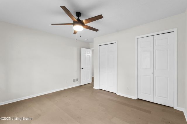 8812 Swan Hill Rd, Louisville, KY 40241