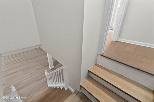 8812 Swan Hill Rd, Louisville, KY 40241