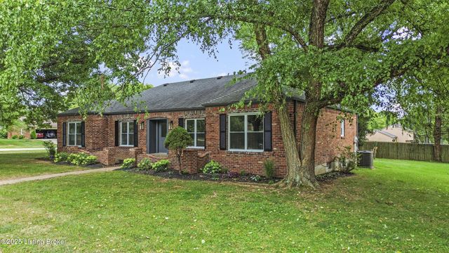 8812 Swan Hill Rd, Louisville, KY 40241