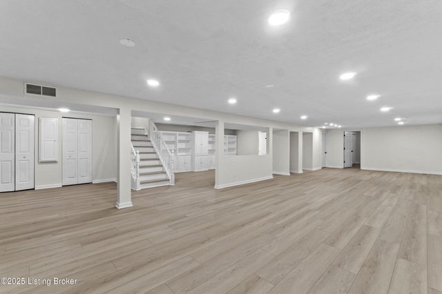 8812 Swan Hill Rd, Louisville, KY 40241