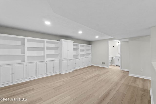 8812 Swan Hill Rd, Louisville, KY 40241