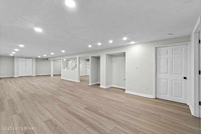 8812 Swan Hill Rd, Louisville, KY 40241