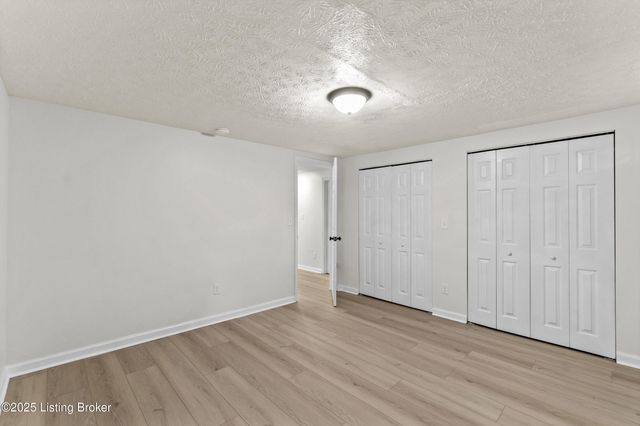 8812 Swan Hill Rd, Louisville, KY 40241