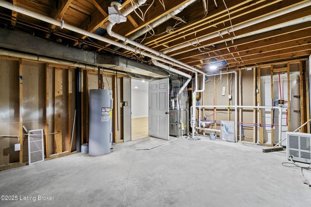 8812 Swan Hill Rd, Louisville, KY 40241