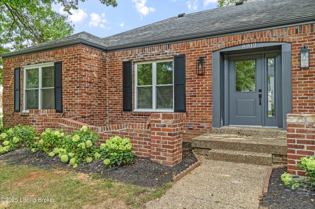 8812 Swan Hill Rd, Louisville, KY 40241