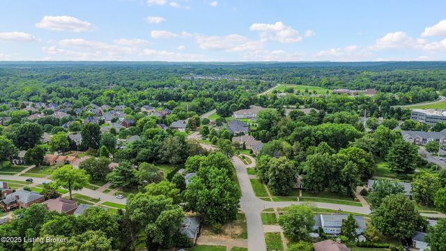 8812 Swan Hill Rd, Louisville, KY 40241