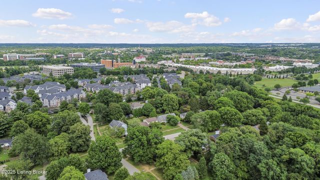 8812 Swan Hill Rd, Louisville, KY 40241