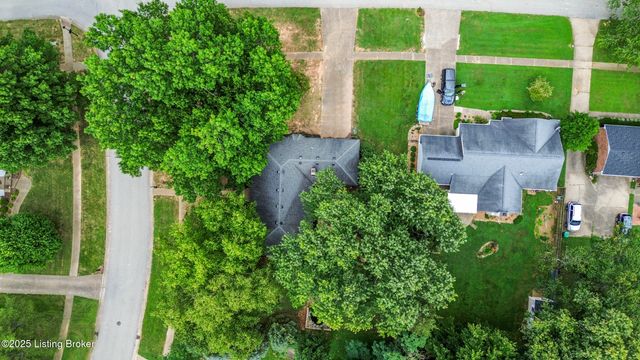 8812 Swan Hill Rd, Louisville, KY 40241