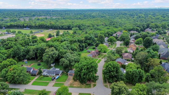 8812 Swan Hill Rd, Louisville, KY 40241