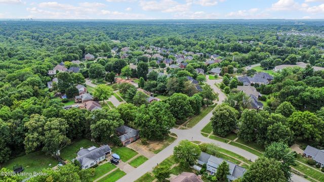 8812 Swan Hill Rd, Louisville, KY 40241
