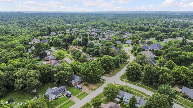 8812 Swan Hill Rd, Louisville, KY 40241