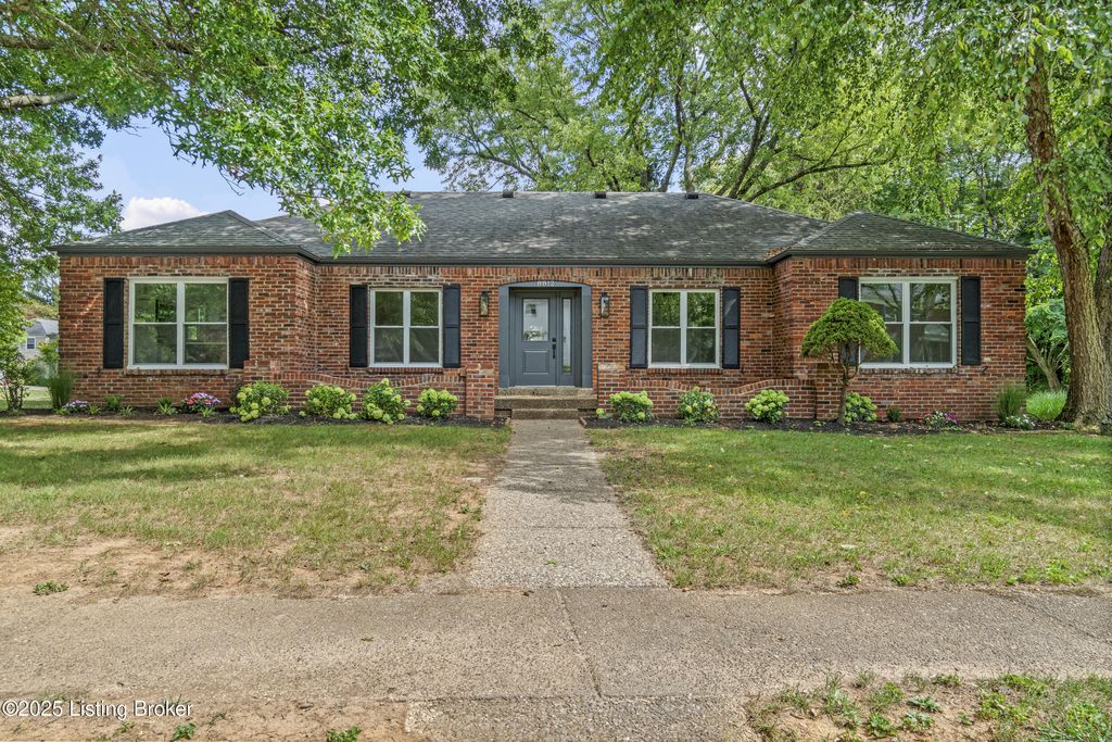 8812 Swan Hill Rd, Louisville, KY 40241