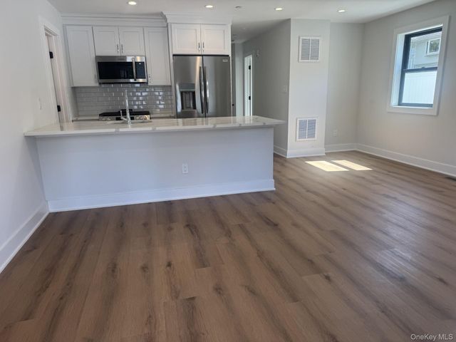 161 Union Avenue 15, Lynbrook, NY 11563