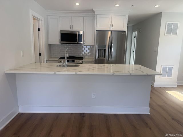161 Union Avenue 15, Lynbrook, NY 11563