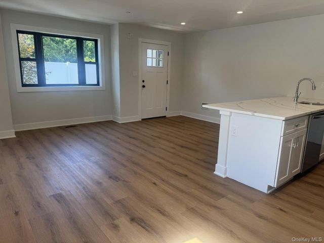 161 Union Avenue 15, Lynbrook, NY 11563