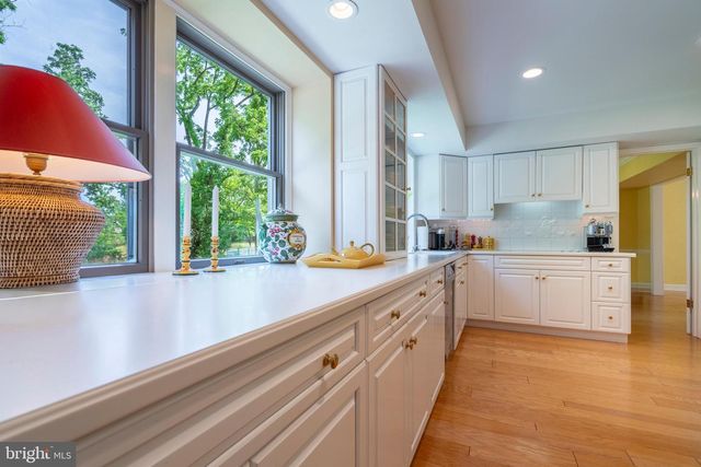 890 VILLAGE CIR, Blue Bell, PA 19422