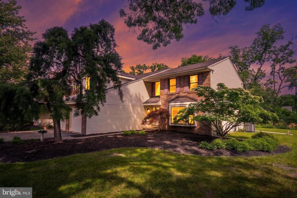 890 VILLAGE CIR, Blue Bell, PA 19422