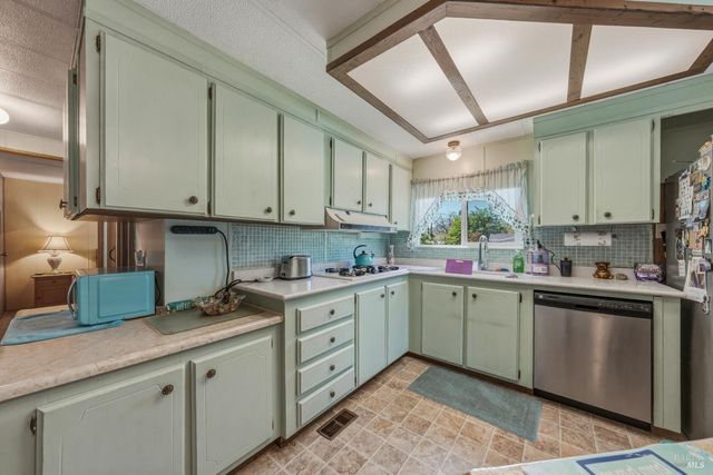 13902 Apple Ln, Clearlake Oaks, CA 95423