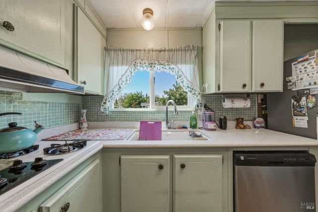 13902 Apple Ln, Clearlake Oaks, CA 95423