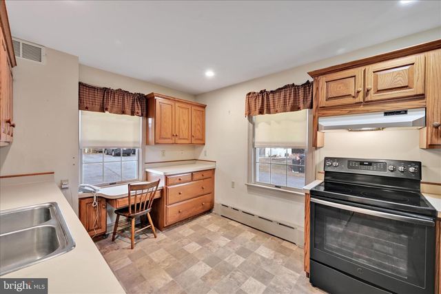 100 N GUTHRIESVILLE RD, Downingtown, PA 19335