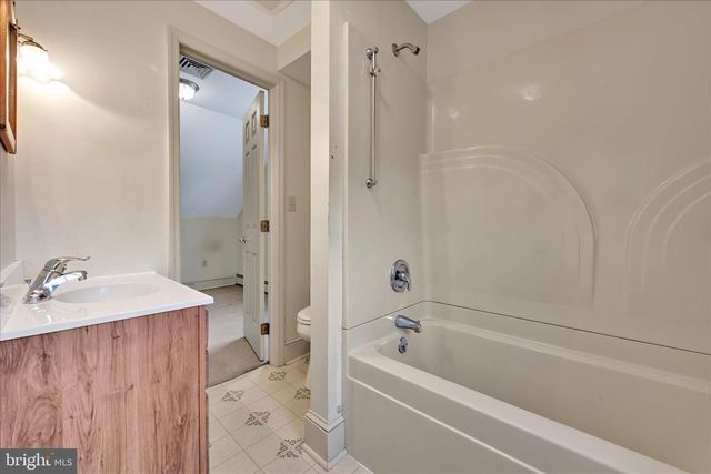 100 N GUTHRIESVILLE RD, Downingtown, PA 19335