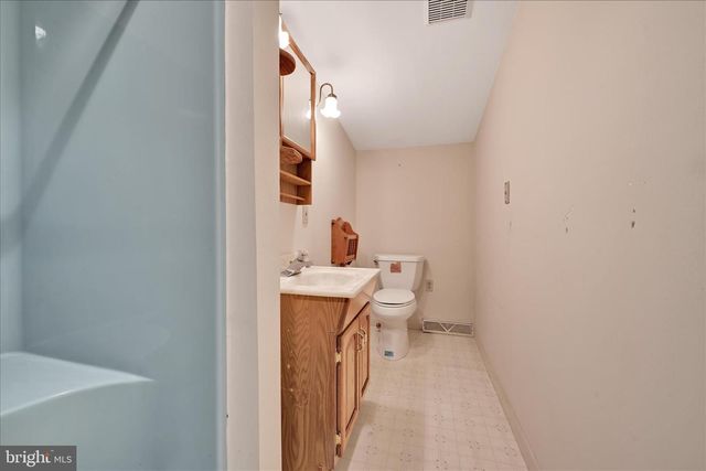 100 N GUTHRIESVILLE RD, Downingtown, PA 19335