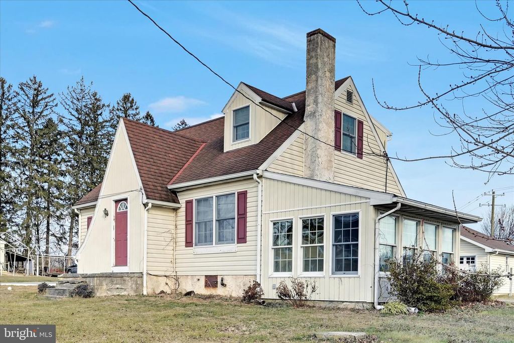 100 N GUTHRIESVILLE RD, Downingtown, PA 19335