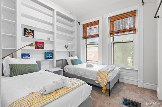 3638 Russell Boulevard, St Louis, MO 63110