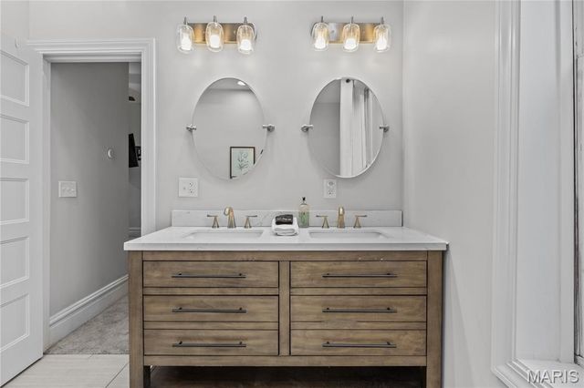 3638 Russell Boulevard, St Louis, MO 63110