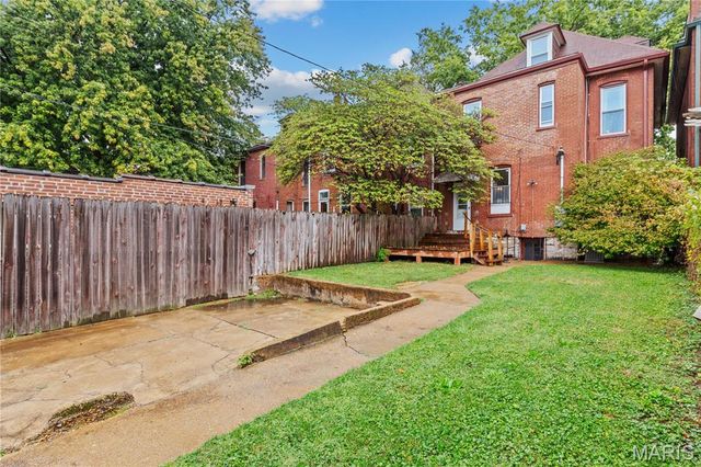 3638 Russell Boulevard, St Louis, MO 63110