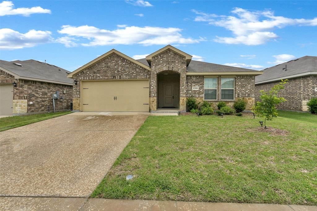 1708 Duskwood Drive, Lancaster, TX 75146