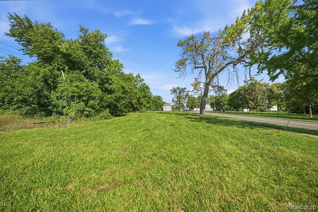 3075 Van Dyke Street, Detroit, MI 48214