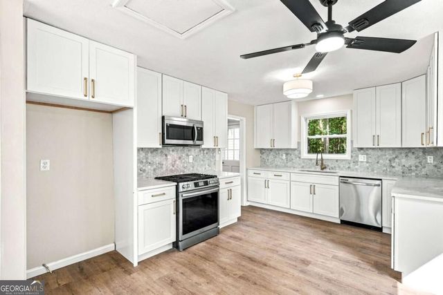 745 Cedar Creek Way, Woodstock, GA 30189
