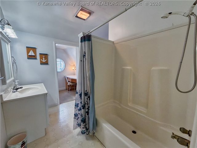 803 Maple Road, Charleston, WV 25302