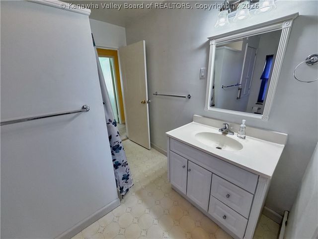 803 Maple Road, Charleston, WV 25302