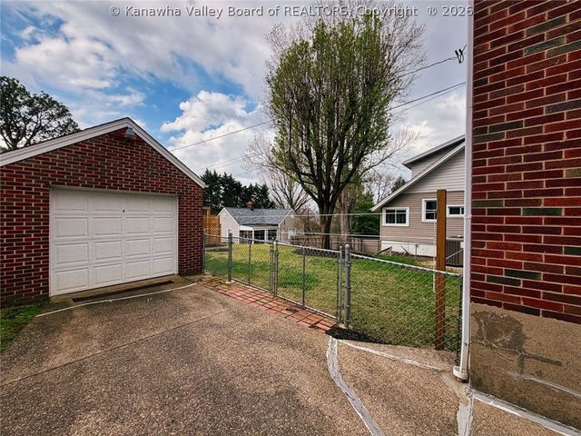 803 Maple Road, Charleston, WV 25302